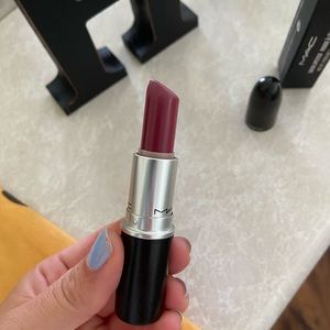 Amorous MAC lipstick